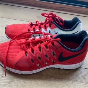 Nike. Women’s size 9. Red. EUC